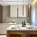 Ana With Private Parking Апартаменти Макарська