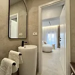 Ana With Private Parking Апартаменти Макарська