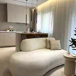 Ana With Private Parking Апартаменти Макарська