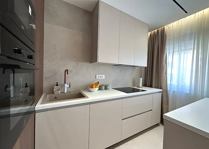 Ana With Private Parking Apartament *