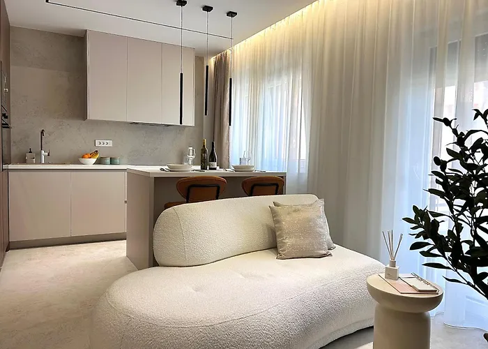 Ana With Private Parking *