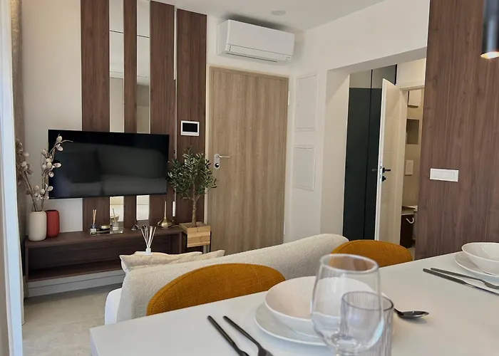 Ana With Private Parking Apartament