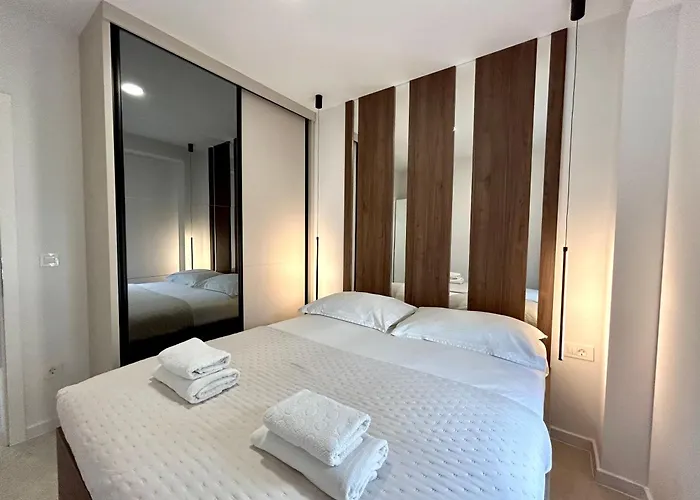 Ana With Private Parking Apartament *