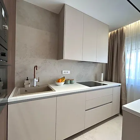 Ana With Private Parking Apartment *