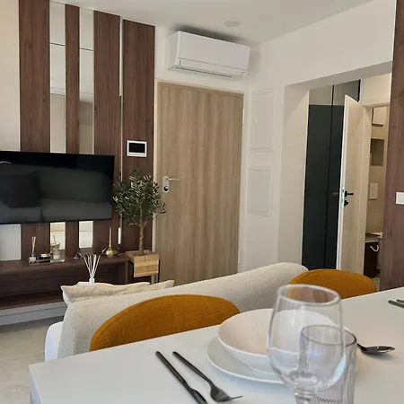 Ana With Private Parking Apartment