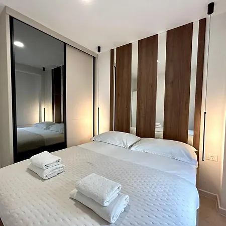 Ana With Private Parking Apartment *