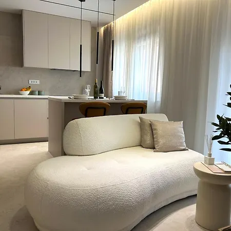 Ana With Private Parking Apartment Makarska